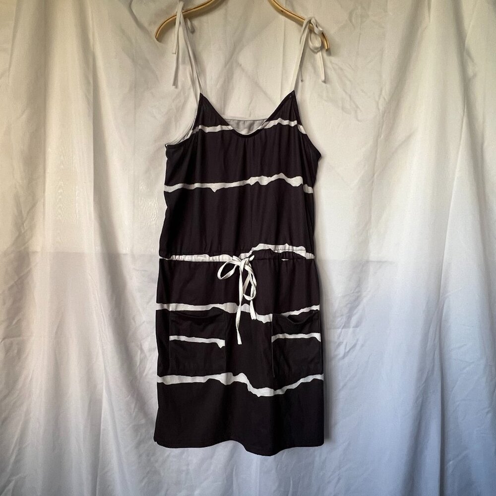 Item 118 Women's Romper Shorts Adjustable Straps Black & White - Size M